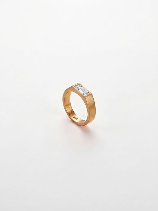 WHITE COMO RING | 18K Gold