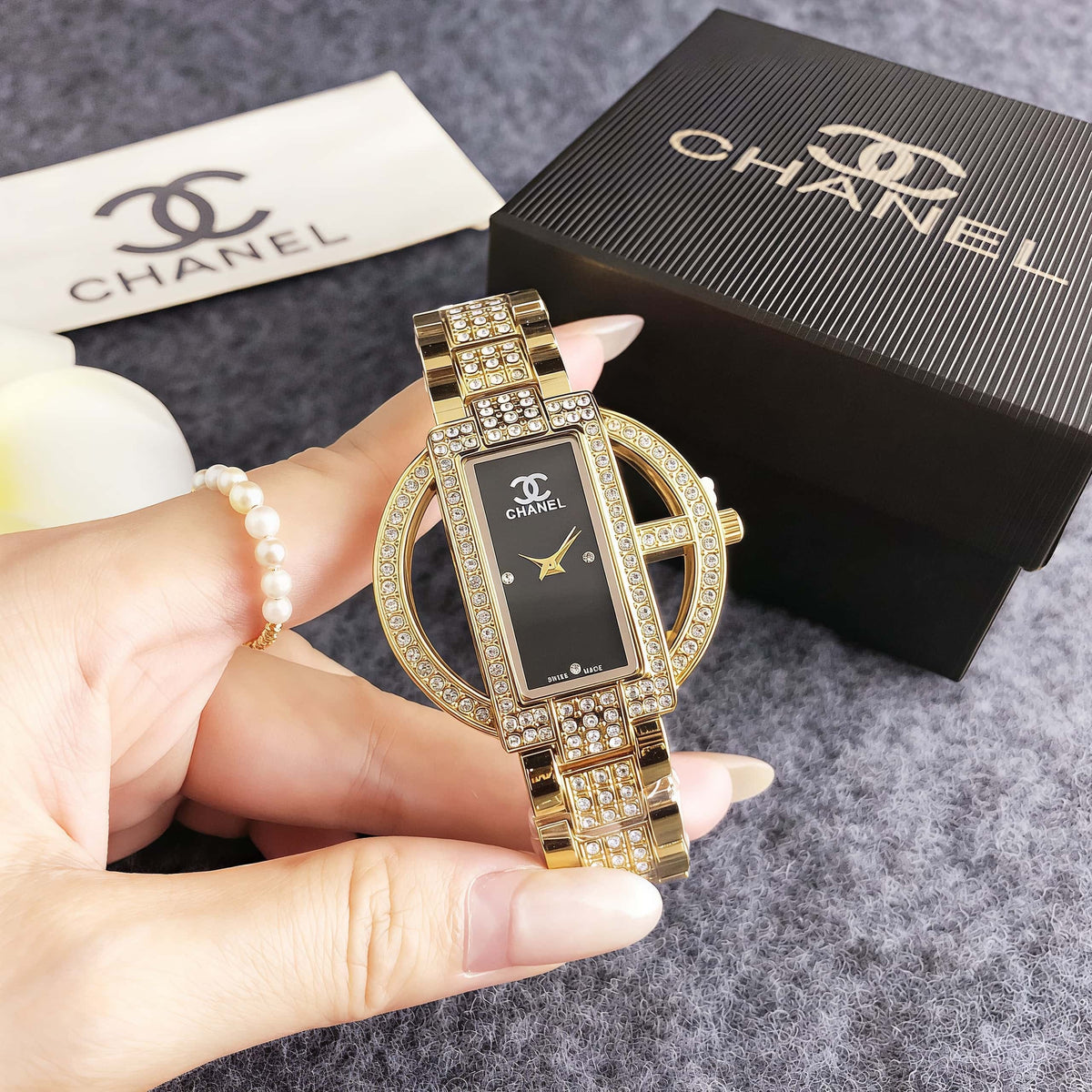 CH – Viena Signature Watch