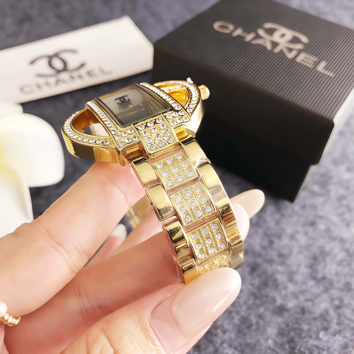 CH – Viena Signature Watch